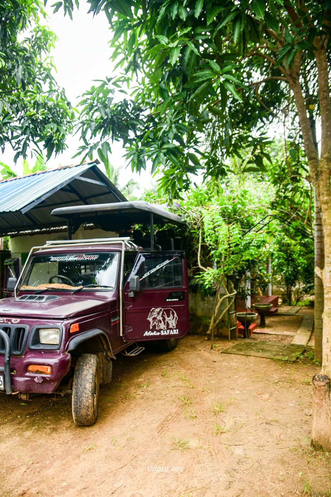 Maka Safari Village Resort Udawalawe Exterior photo